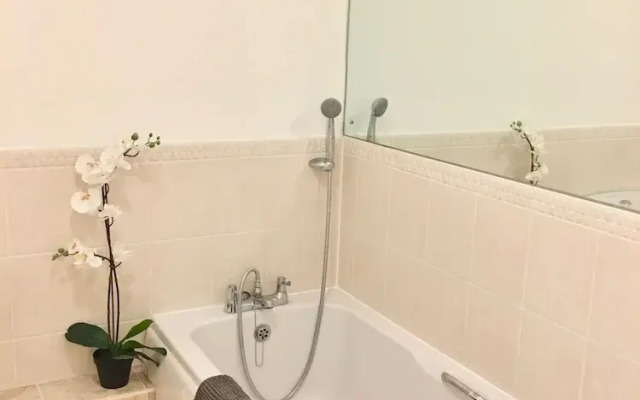 City Pad with balcony and secure parking