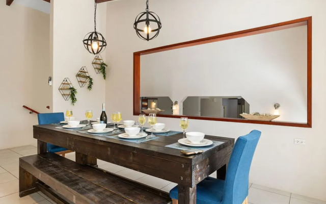 Sleeps 12 Spacious Private Pool Great Location