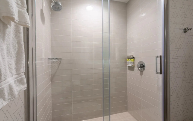 Holiday Inn Express & Suites Vaughan-Southwest by IHG
