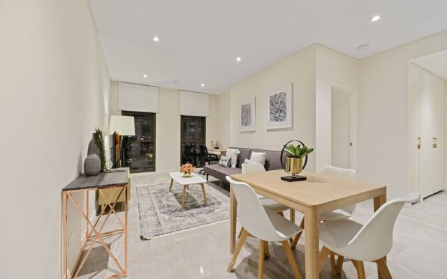 New 2 Bedroom Apt Minutes Walking to Darling Harbour