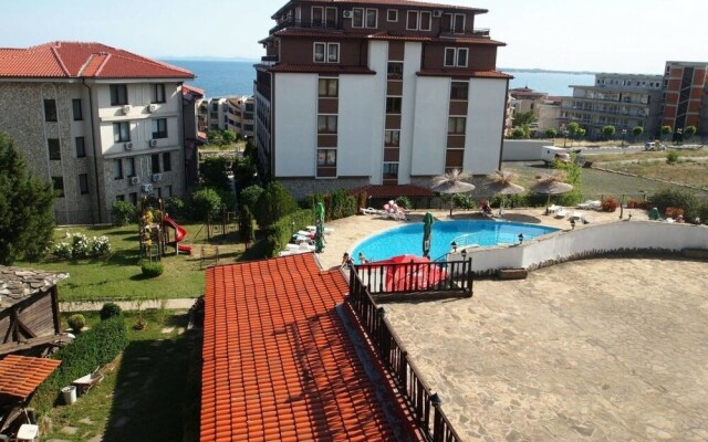 Sea View 2 Bed Apartment With Pool