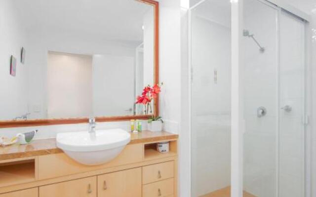 The Sands 2/20 Pacific Parade Opposite beach plus Air