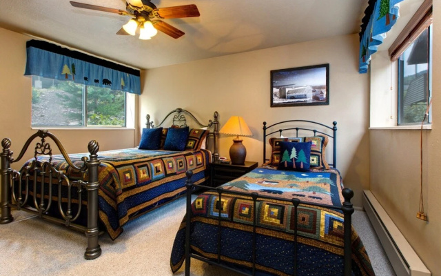 5BR 4BA Canyons Luxury House by RedAwning