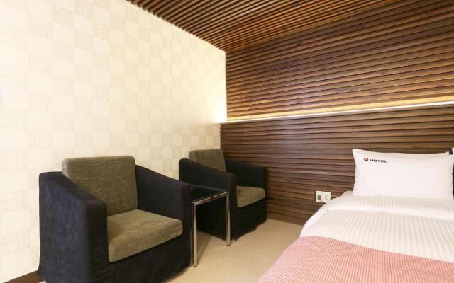 Q Hotel