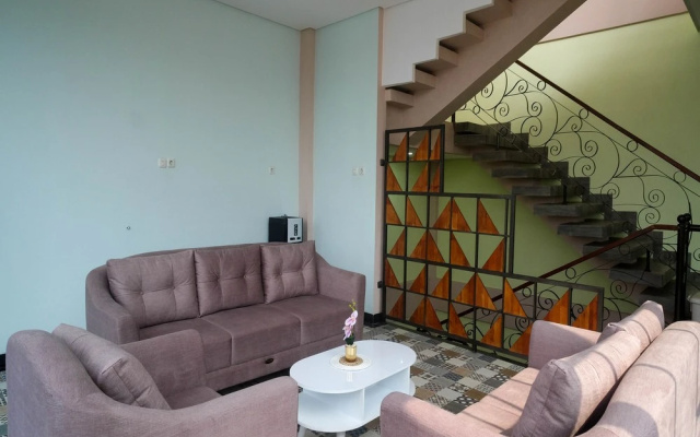 Urbanview Grand Lotus Hotel by RedDoorz – Hotel Rooms – Purwokerto