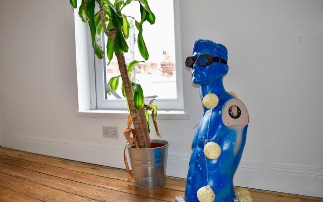 Renovated 2 Bedroom Home in The Liberties