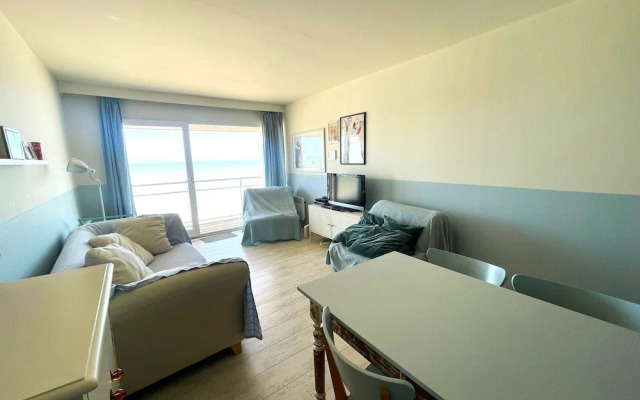 Cozy One-bedroom Apartment With sea View