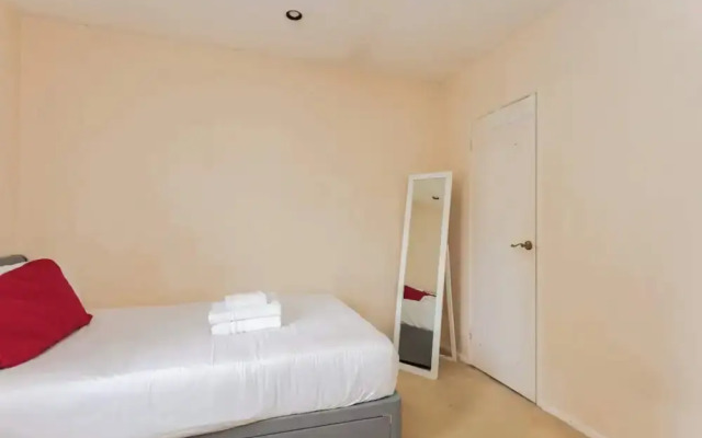 Homely 3 Bedroom House With a Garden