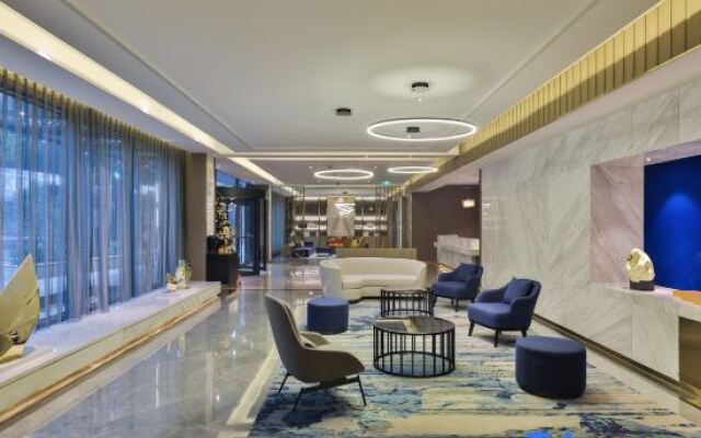 Orange Hotel  (Shanghai Hongqiao Railway Station Beidi Road)