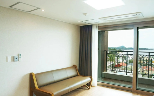 Iris Hotel