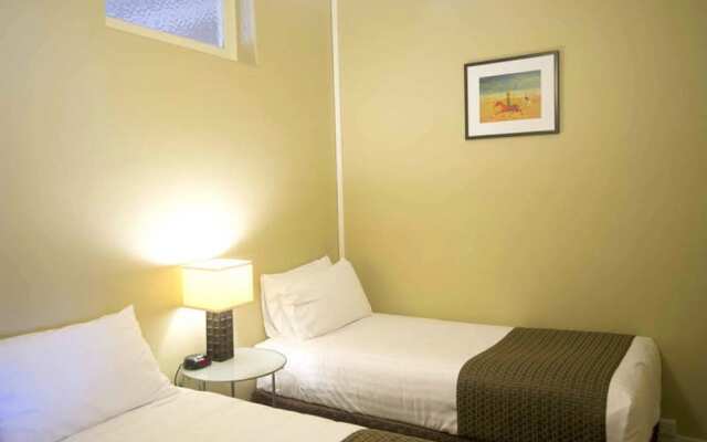 The Club Motel and Apartments