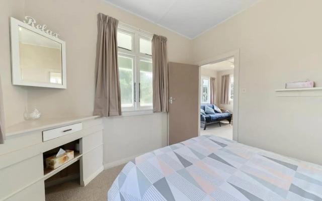 The Beach House - Kapiti Coast Holiday Home