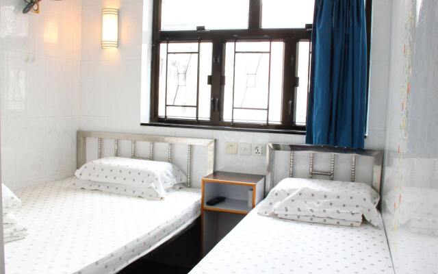 Pay-Less Guest House - Hostel