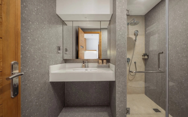 Vernal hotel & Apartment office