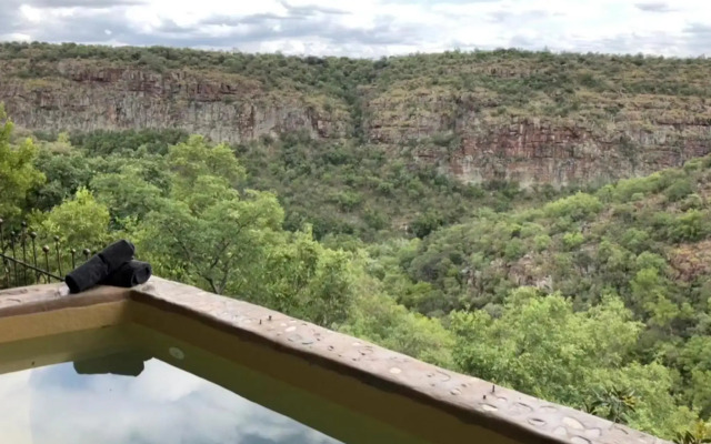 Leopards Rock Bush Boutique