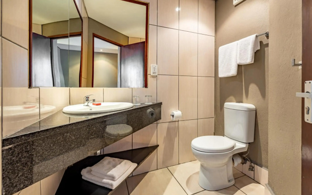 African Sky Hotels - Pine Lake Inn