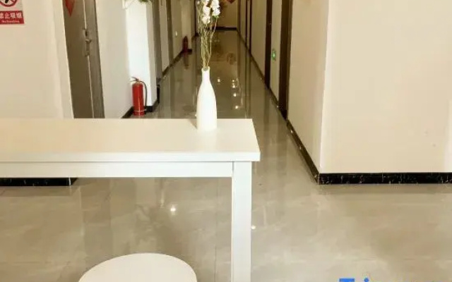 Linquan Guojin Hotel (Linquan Passenger Transport Center)