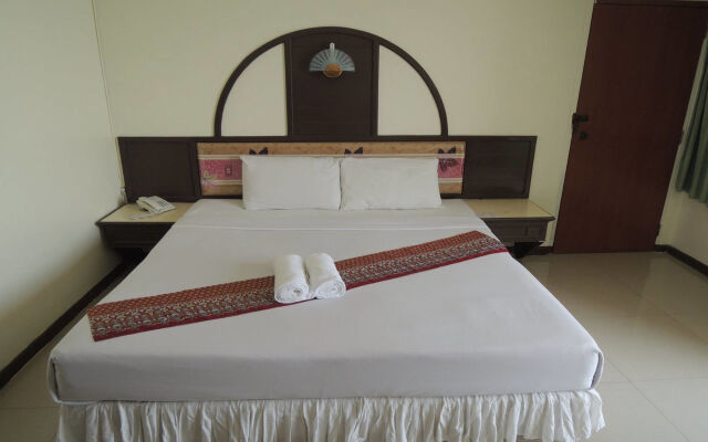 Lake Inn Hotel