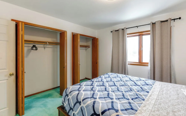 Near Dtwn & Pioneer Park: Fairbanks Home w/ Deck!