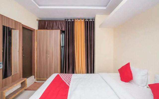 OYO 15818 Om Sai Residency