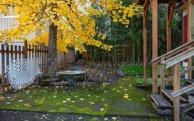 The Front Porch Flat 30 Day Minimum 1 Bedroom Condo by RedAwning