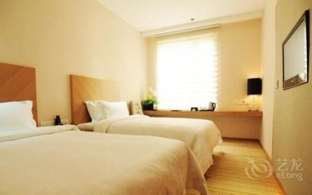 Wuhan Yuntai 6 Plus 1 Hotel