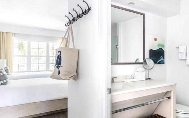 Parrot Key Hotel & Villas