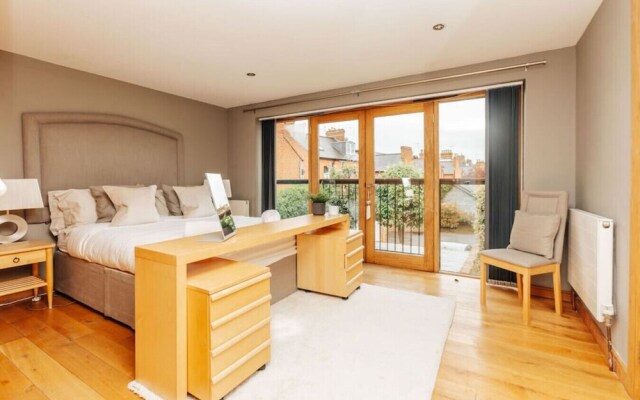The Herringbone - 3 Bed With Parking Pet Friendly