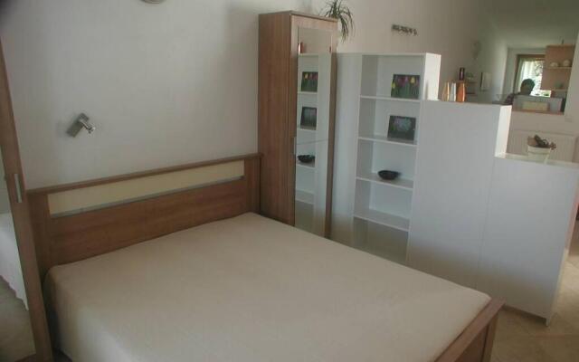 Štinjan-Studio apartment Petrić