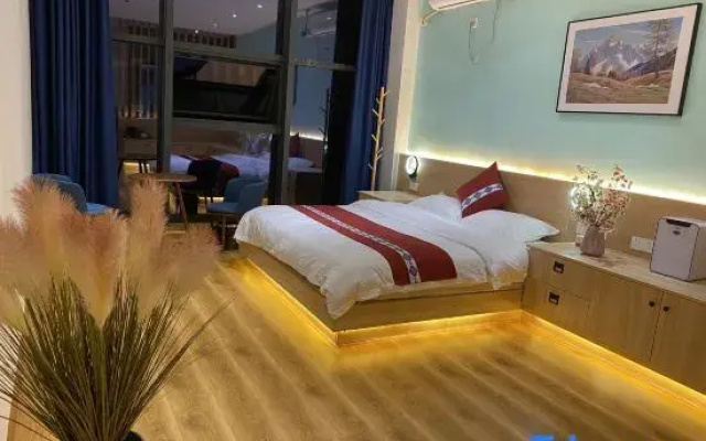 Silin Homestay (Leshan High-speed Railway Shihao Plaza)