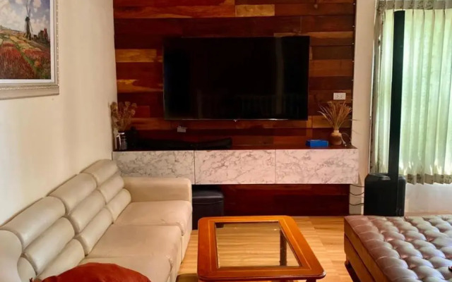 The Country Lake View Hotel