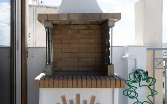 Lis153 by Smart Cozy Suites - Top Floors with Amazing City View - Available 24hr