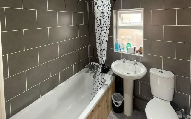 Stylish 1-bed Apt - Sleeps 4 - Parking - Wifi