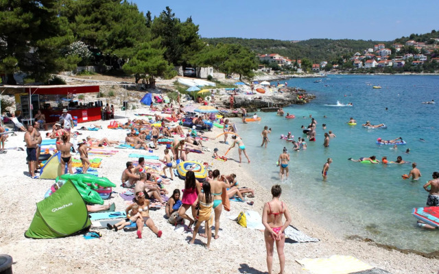 Apartments with a parking space Mavarstica, Ciovo - 18882