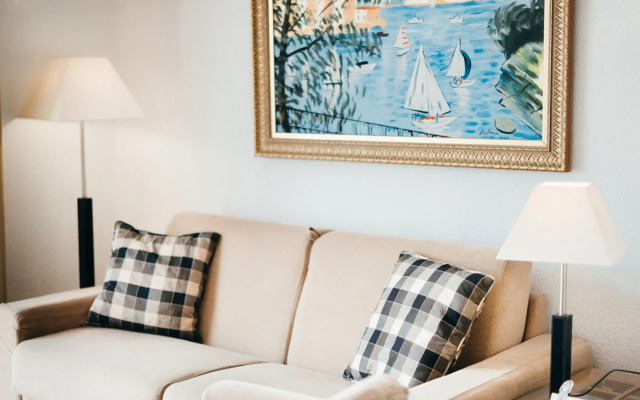 Beverly Hills Suites - Excel Hotels & Resorts