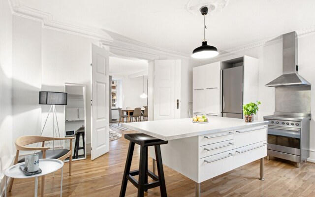 Gorgeuos Three-bedroom Apartment in Historical Copenhagen