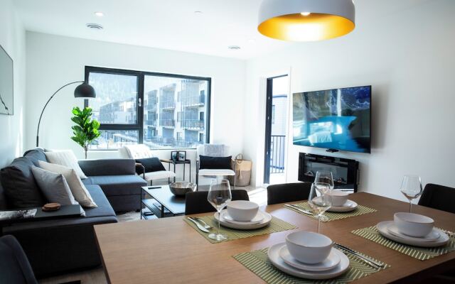 Birdies and Bears by Revelstoke Vacation