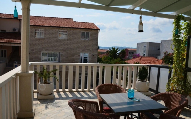 Dami - 100m From the sea - A3 Sea