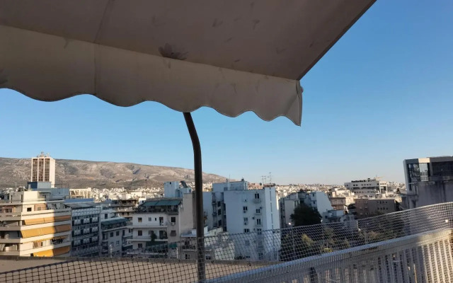 Penthouse spacious w super wifi & terrace, 2 min from metro