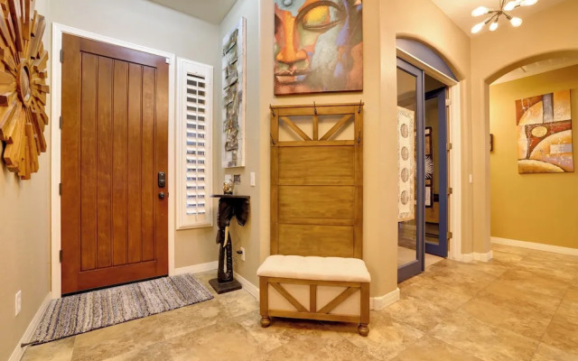 Putting Green & Hot Tub: Goodyear Retreat!