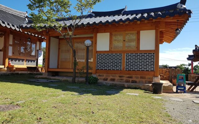 Mr.Choi Hanok Pension