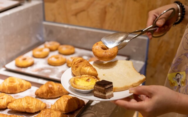 poltton international hotel