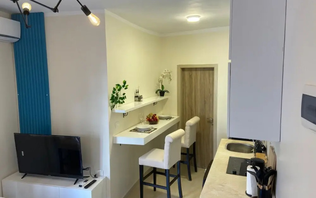 Chic Stylish Spacious Apt Poolside, Smarttv & Wifi
