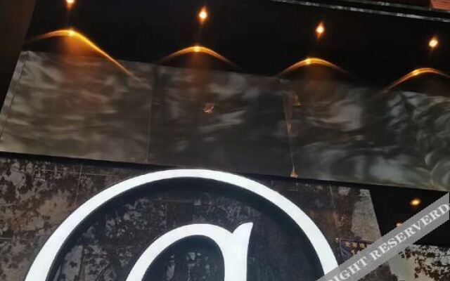 Hangzhou Yunrui@Hotel (Linping Yintai Department Store Pedestrian Street)