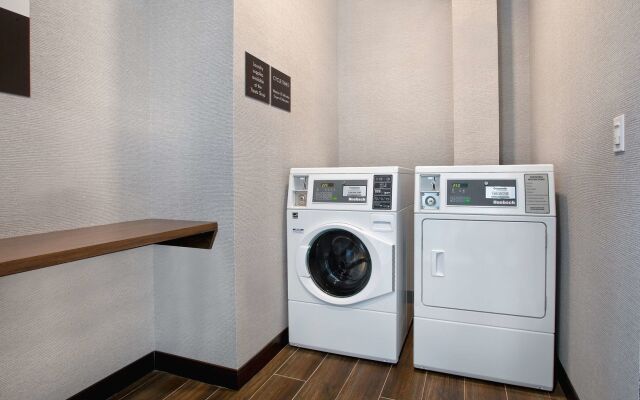 Hampton Inn & Suites Ottawa West