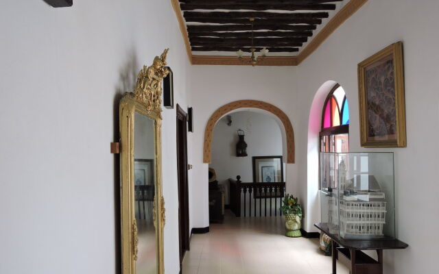 Tembo House Hotel & Apartments