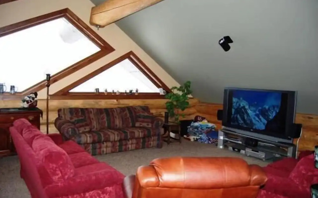 Kowal Ski Cabin by Apex Accommodations