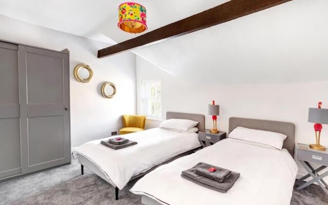 Stunning 4Bed Townhouse by HIC & Trendy Kings Quarter!