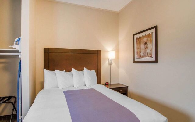 Kindersley All Suites Hotel