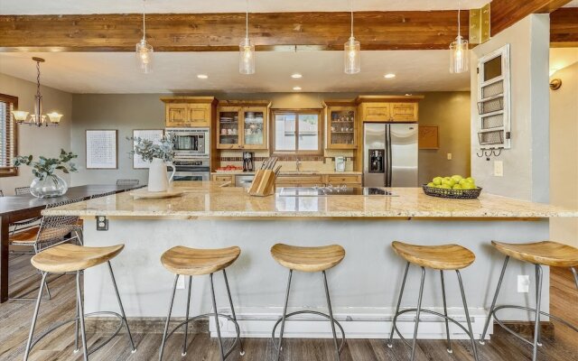 Calderon De La Breck 5 Bedroom Home by Redawning